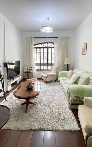 Casa à venda com 264m², 3 quartos e 3 vagas Casa à venda com 264m², 3 quartos e 3 vagasSala