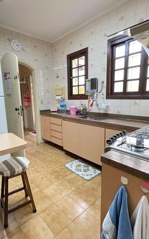 Casa à venda com 264m², 3 quartos e 3 vagas Casa à venda com 264m², 3 quartos e 3 vagasCozinha