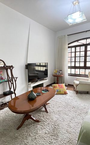 Casa à venda com 264m², 3 quartos e 3 vagas Casa à venda com 264m², 3 quartos e 3 vagasSala