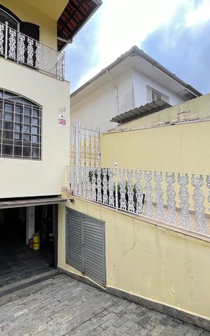 Casa à venda com 264m², 3 quartos e 3 vagas Casa à venda com 264m², 3 quartos e 3 vagasFachada
