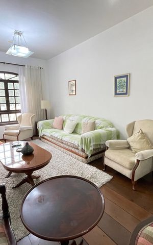 Casa à venda com 264m², 3 quartos e 3 vagas Casa à venda com 264m², 3 quartos e 3 vagasSala
