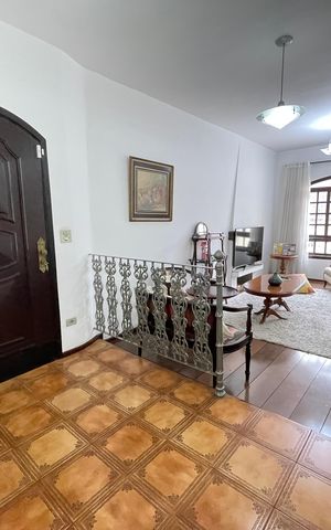 Casa à venda com 264m², 3 quartos e 3 vagas Casa à venda com 264m², 3 quartos e 3 vagasSala