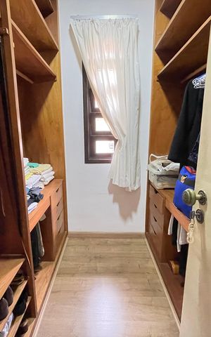 Casa à venda com 264m², 3 quartos e 3 vagas Casa à venda com 264m², 3 quartos e 3 vagasCloset do Quarto 1