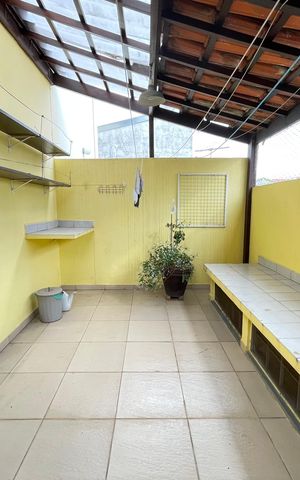 Casa à venda com 264m², 3 quartos e 3 vagas Casa à venda com 264m², 3 quartos e 3 vagasQuintal