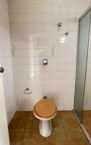 Casa à venda com 264m², 3 quartos e 3 vagas Casa à venda com 264m², 3 quartos e 3 vagasBanheiro 2