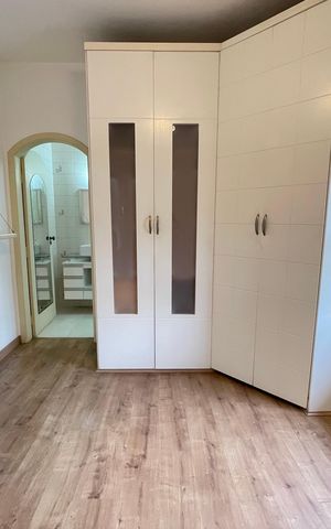Casa à venda com 264m², 3 quartos e 3 vagas Casa à venda com 264m², 3 quartos e 3 vagasQuarto 3