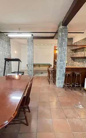 Casa à venda com 264m², 3 quartos e 3 vagas Casa à venda com 264m², 3 quartos e 3 vagasSalão