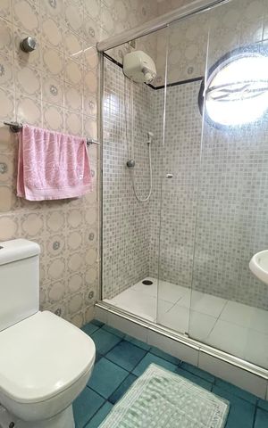 Casa à venda com 264m², 3 quartos e 3 vagas Casa à venda com 264m², 3 quartos e 3 vagasBanheiro 1