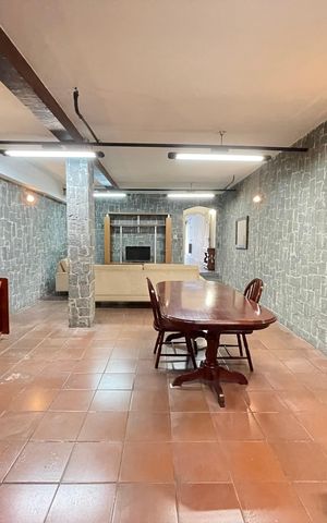 Casa à venda com 264m², 3 quartos e 3 vagas Casa à venda com 264m², 3 quartos e 3 vagasSalão