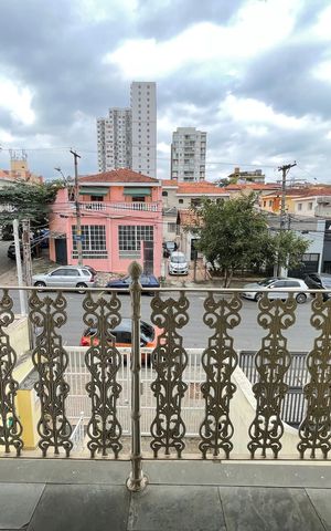 Casa à venda com 264m², 3 quartos e 3 vagas Casa à venda com 264m², 3 quartos e 3 vagasVaranda