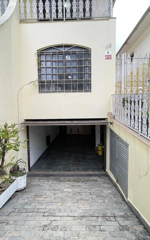 Casa à venda com 264m², 3 quartos e 3 vagas Casa à venda com 264m², 3 quartos e 3 vagasFachada