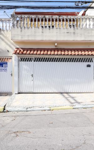 Casa à venda com 396m², 4 quartos e 2 vagas Casa à venda com 396m², 4 quartos e 2 vagasFachada