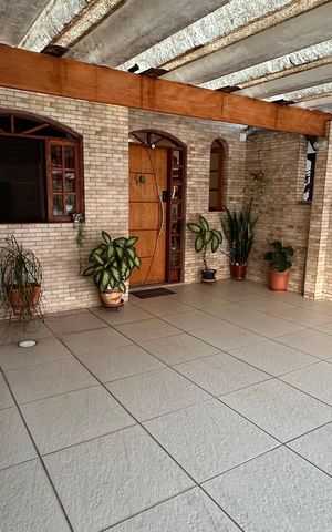 Casa à venda com 125m², 3 quartos e 4 vagas