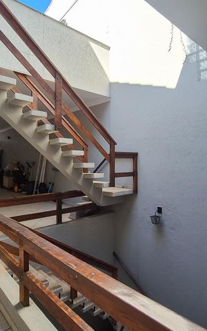 Casa à venda com 241m², 3 quartos e 4 vagas Casa à venda com 241m², 3 quartos e 4 vagasGaragem