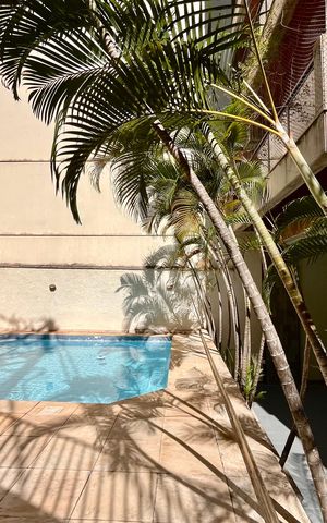 Apartamento à venda com 280m², 3 quartos e 3 vagas Apartamento à venda com 280m², 3 quartos e 3 vagasÁrea comum - Piscina