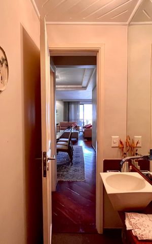 Apartamento à venda com 280m², 3 quartos e 3 vagas Apartamento à venda com 280m², 3 quartos e 3 vagasLavabo