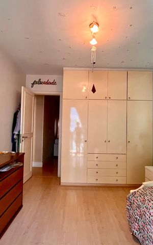 Apartamento à venda com 280m², 3 quartos e 3 vagas Apartamento à venda com 280m², 3 quartos e 3 vagasQuarto 3