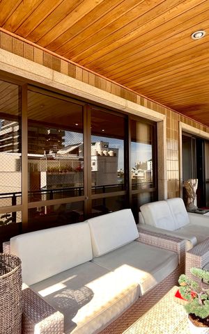 Apartamento à venda com 280m², 3 quartos e 3 vagas Apartamento à venda com 280m², 3 quartos e 3 vagasVaranda