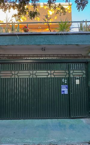 Casa para alugar com 150m², 2 quartos e 2 vagasFachada