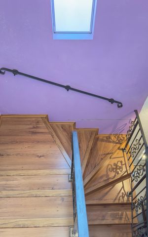 Casa para alugar com 150m², 2 quartos e 2 vagasEscada