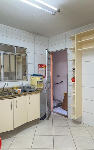 Casa para alugar com 150m², 2 quartos e 2 vagasCozinha