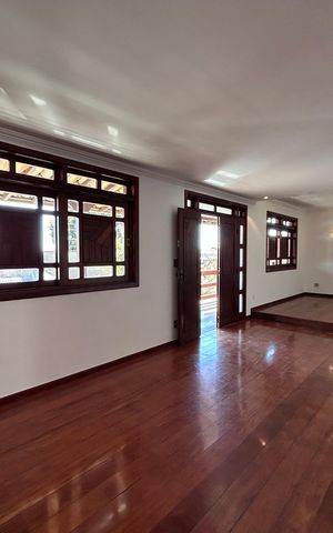 Casa à venda com 360m², 5 quartos e 4 vagas