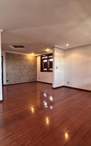 Casa à venda com 360m², 5 quartos e 4 vagas