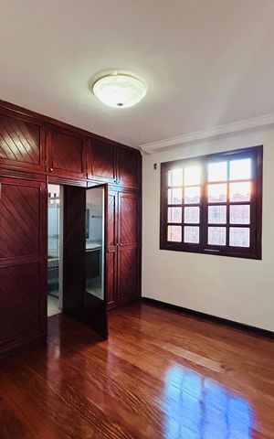 Casa à venda com 360m², 5 quartos e 4 vagas