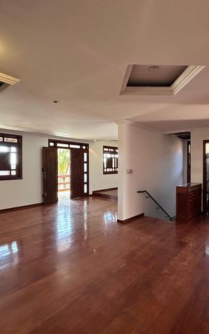 Casa à venda com 360m², 5 quartos e 4 vagas
