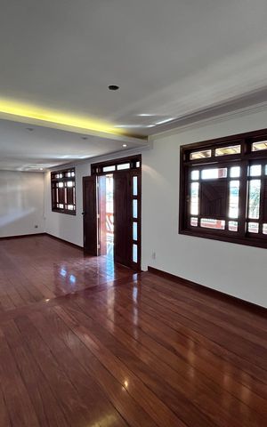 Casa à venda com 360m², 5 quartos e 4 vagas