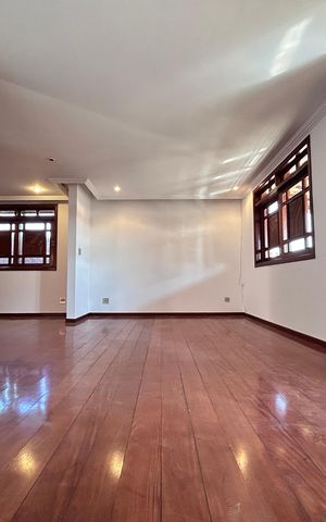 Casa à venda com 360m², 5 quartos e 4 vagas