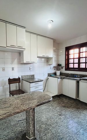 Casa à venda com 360m², 5 quartos e 4 vagas