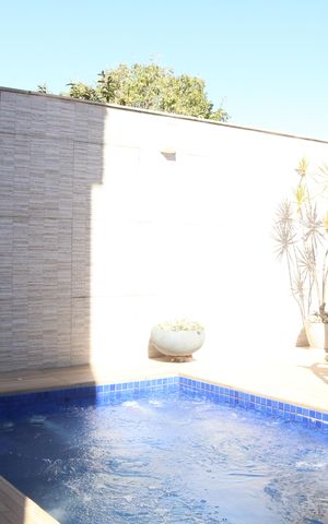 Casa à venda com 161m², 3 quartos e 2 vagasPiscina