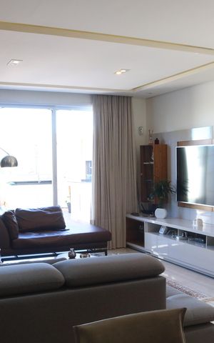 Casa à venda com 161m², 3 quartos e 2 vagasSala