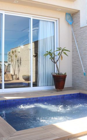 Casa à venda com 161m², 3 quartos e 2 vagasPiscina