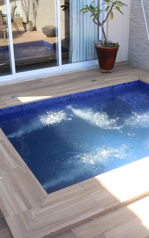 Casa à venda com 161m², 3 quartos e 2 vagasPiscina