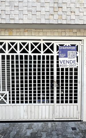 Casa à venda com 2000m², 3 quartos e 2 vagas Casa à venda com 2000m², 3 quartos e 2 vagasFachada