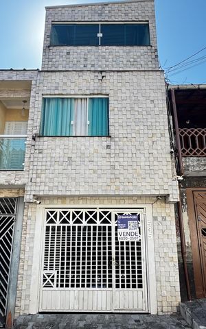 Casa à venda com 2000m², 3 quartos e 2 vagas Casa à venda com 2000m², 3 quartos e 2 vagasFachada