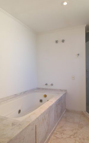 Apartamento para alugar com 210m², 3 quartos e 3 vagasBanheiro da Suíte 3