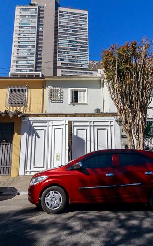 Casa para alugar com 100m², 2 quartos e 2 vagas Casa para alugar com 100m², 2 quartos e 2 vagasFachada