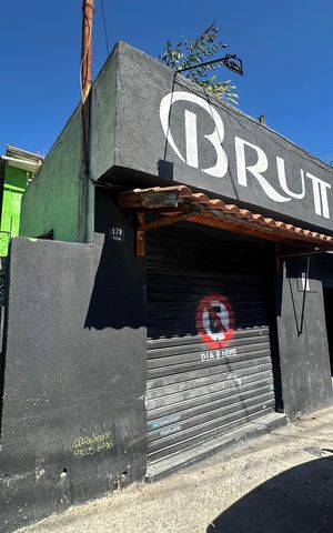 Casa à venda com 357m², 4 quartos e 2 vagasFachada