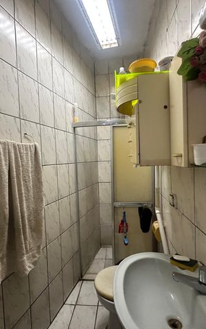 Casa à venda com 357m², 4 quartos e 2 vagasBanheiro 1
