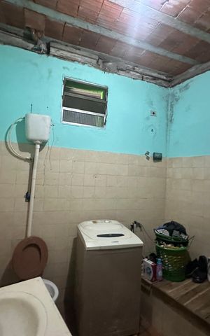 Casa à venda com 357m², 4 quartos e 2 vagasBanheiro social 