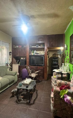 Casa à venda com 357m², 4 quartos e 2 vagasSala