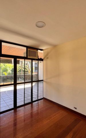 Apartamento à venda com 150m², 3 quartos e 2 vagas Apartamento à venda com 150m², 3 quartos e 2 vagasQuarto 1