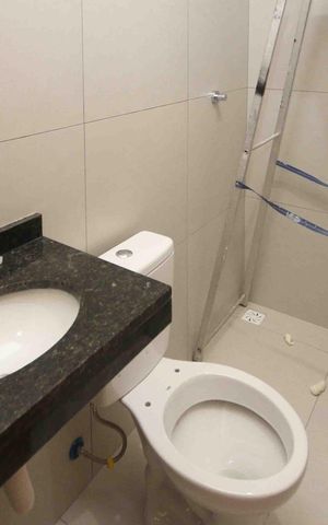 Casa para alugar com 80m², 2 quartos e 2 vagas Casa para alugar com 80m², 2 quartos e 2 vagasBanheiro