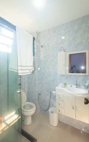 Casa à venda com 230m², 5 quartos e 6 vagas Casa à venda com 230m², 5 quartos e 6 vagasBanheiro da Suíte 4