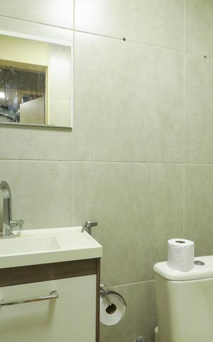 Apartamento à venda com 45m², 2 quartos e 1 vaga Apartamento à venda com 45m², 2 quartos e 1 vagaBanheiro