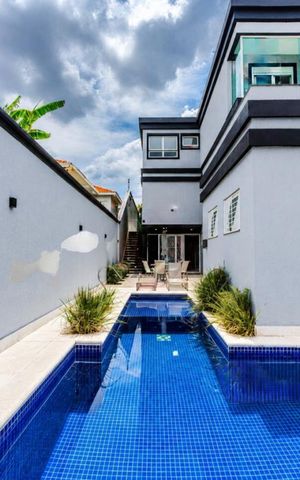 Casa à venda com 374m², 4 quartos e 6 vagas
