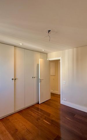 Apartamento à venda com 215m², 3 quartos e 2 vagas Apartamento à venda com 215m², 3 quartos e 2 vagasQuarto 3